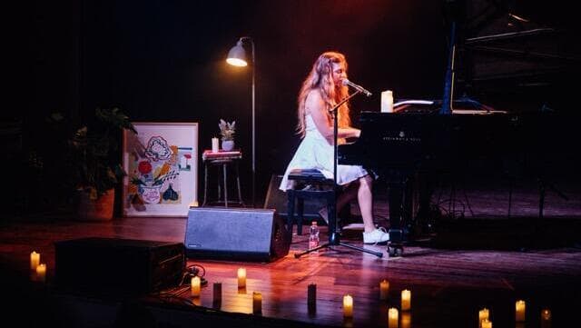 ארוחת טעימות מהפלייליסט האישי. עלמה גוב בפסטיבל תל אביב (צילום: אורית פניני) עלמה גוב בפסטיבל תל אביב