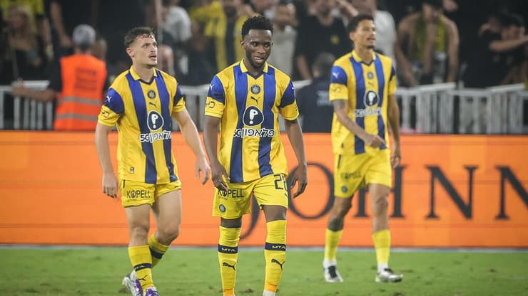 שחקני מכבי ת"א המומים לאחר התבוסה