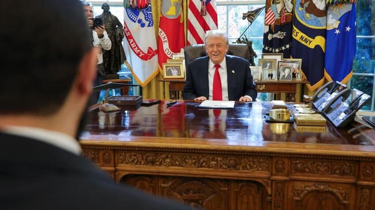 נשיא סוריה אחמד א-שרע בפגישה עם נשיא ארה"ב דונלד טראמפ בבית הלבן