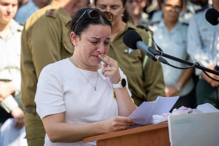"קוברים אותך באדמה שיצאת להגן עליה בחירוף נפש". נעם, בתו של ליאור (צילום: אוריאל אבן ספיר) נעם כץ רודאיף