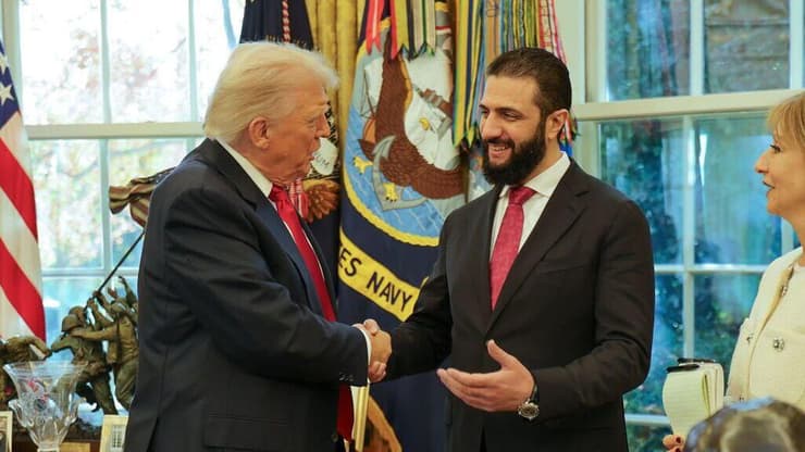 נשיא סוריה אחמד א-שרע בפגישה עם נשיא ארה"ב דונלד טראמפ בבית הלבן
