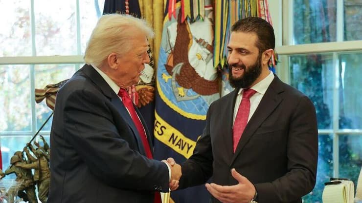 נשיא סוריה אחמד א-שרע בפגישה עם נשיא ארה"ב דונלד טראמפ בבית הלבן