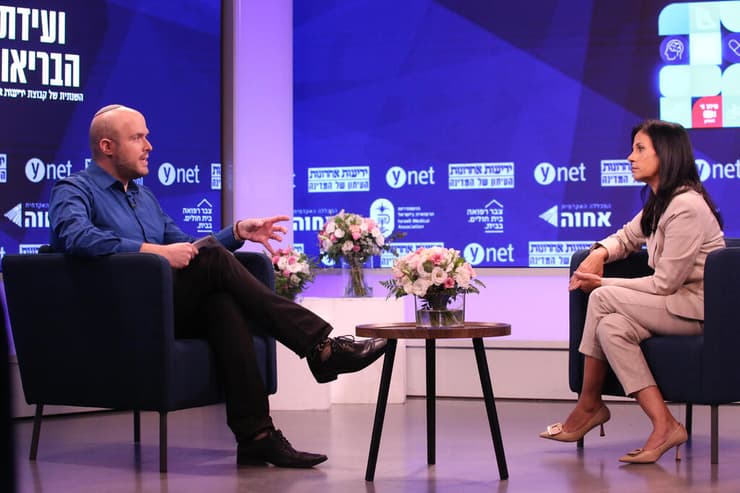 "רבים מהנזקים הנפשיים האלה בני טיפול, אבל לא בכלים שהכרנו קודם לכן". פרופ' ביטון באולפן ynet ( צילום: ריאן פרויס) ועידת הבריאות של קבוצת "ידיעות אחרונות"