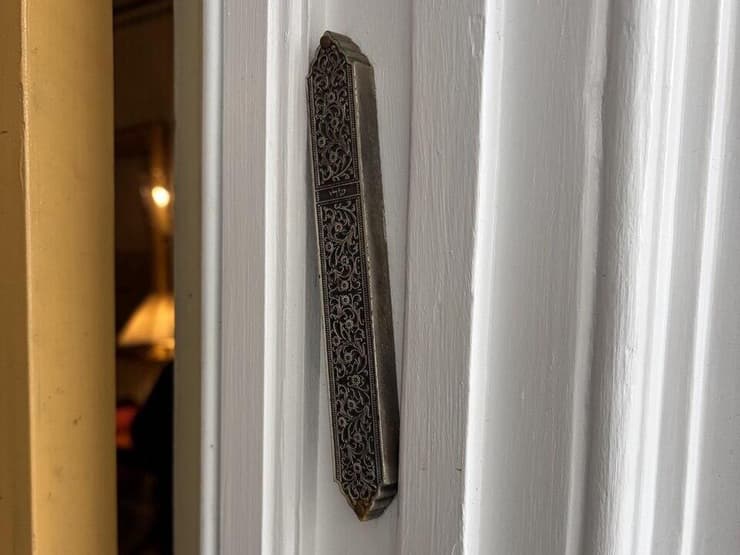 המזוזה בכניסה הראשית