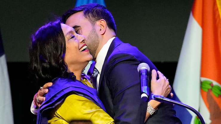 מירה נאיר, אמא של זוהרן ממדאני, מברכת אותו אחרי הזכייה בבחירות