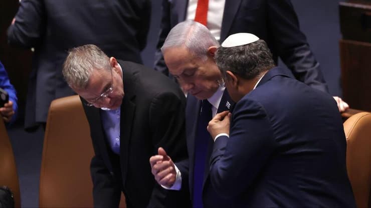 הטונים עלו, רה"מ ניסה להרגיע את השרים (צילום: אלכס קולומויסקי) דיון 40 חתימות במליאת הכנסת