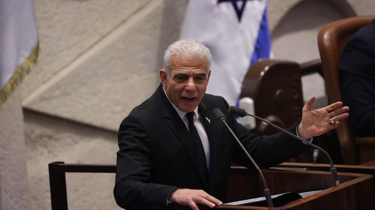 יאיר לפיד נואם בדיון 40 חתימות במליאת הכנסת