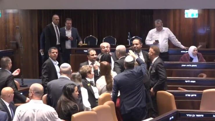 מהומה ועימות פיזי בכנסת בזמן הדיון על חוק עונש מוות למחבלים