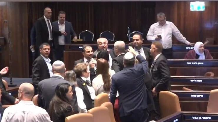 מהומה ועימות פיזי בכנסת בזמן הדיון על חוק עונש מוות למחבלים
