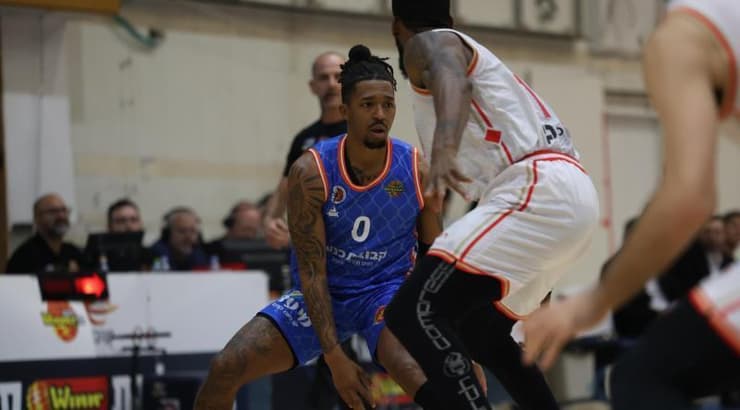 ג'ורדן פלויד בפעולה