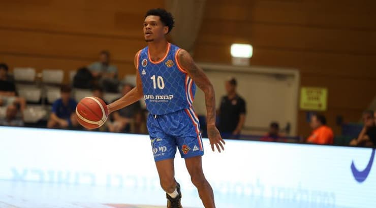 רונאלדו סגו עם הכדור