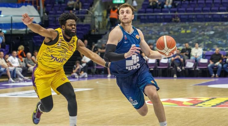 תומר אסייג חודר