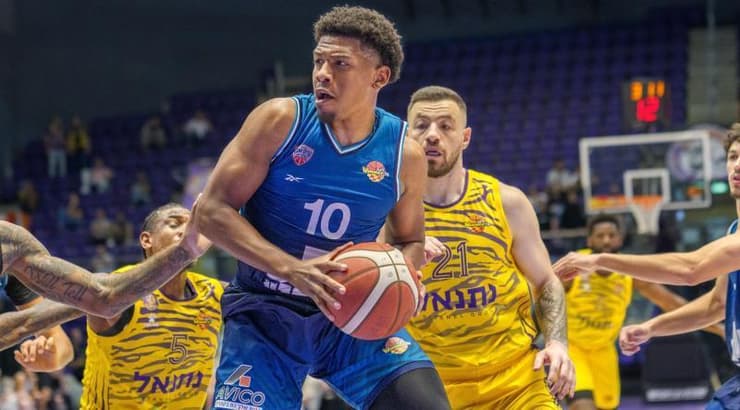 נועה לוק בצבע