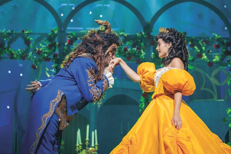 מתוך המחזמר 'היפה והחיה' (צילום: אריאל עפרון, טופ 10) מתוך המחזמר 'היפה והחיה'