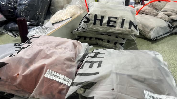 שקיות משלוח של חברת שיין (צילום: רויטרס) שקיות משלוח של חברת שיין