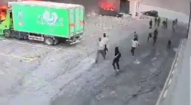 הצתה של משאיות ומכוניות בכפר בית ליד, על ידי מתנחלים