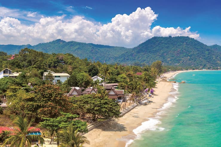 חוף למאי, שממוקם בצד המזרחי של האי קו סמוי בתאילנד