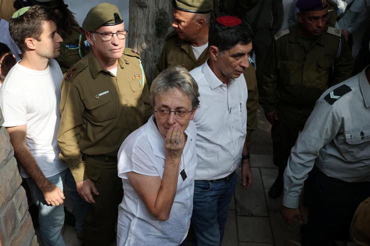 צילום: ABIR SULTAN/Pool via REUTERS הלוייתו של סגן הדר גולדין ז"ל