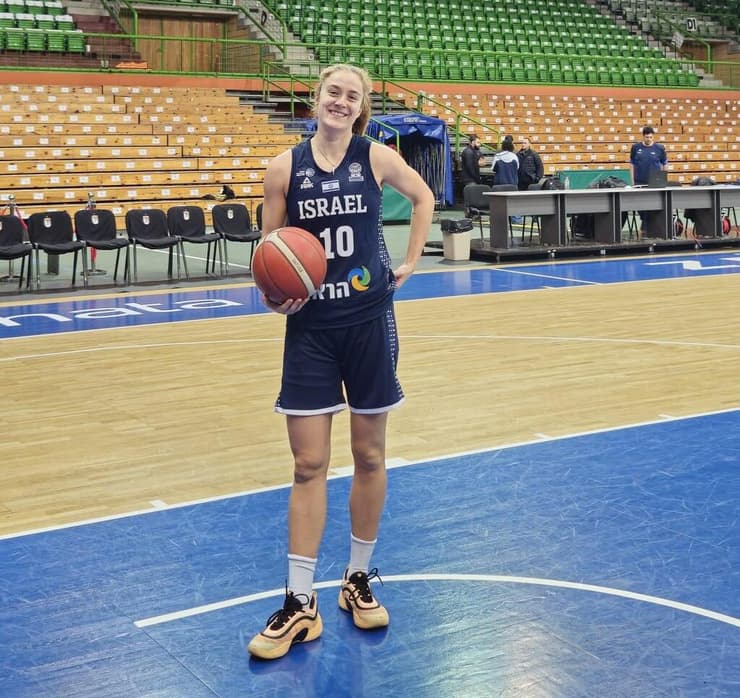 אבי מאיירס, נבחרת כדרוסל הנשים