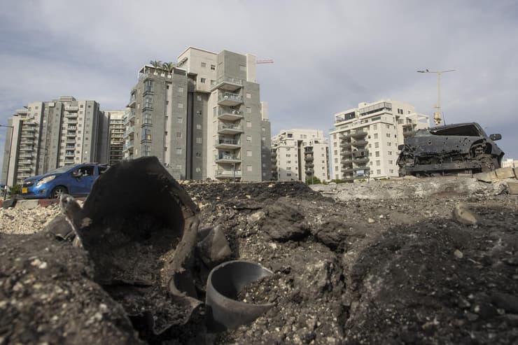 זירת נפילת רקטה באשקלון