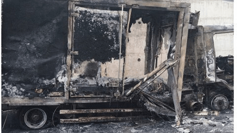 הצתה של משאיות ומכוניות בכפר בית ליד, על ידי מתנחלים