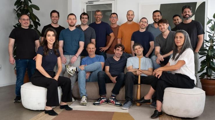 צוות העובדים של טנזאי