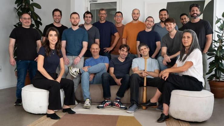 צוות העובדים של טנזאי