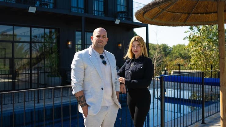 משפיענים מקימים ריזורטים ביוון - נדב ודניאל נבו