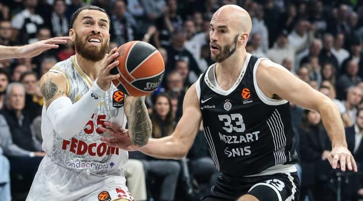 ניק קלאת'יס מול מייק ג'יימס