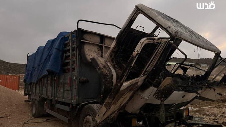 הצתה של משאיות ומכוניות בכפר בית ליד, על ידי מתנחלים