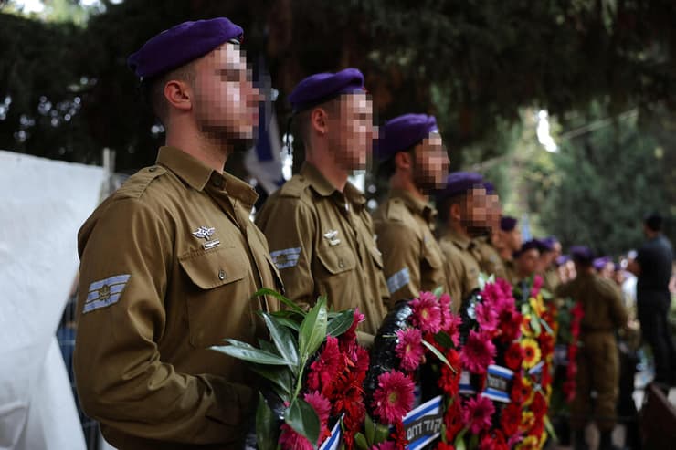 צילום: ABIR SULTAN/Pool via REUTERS הלוייתו של סגן הדר גולדין ז"ל