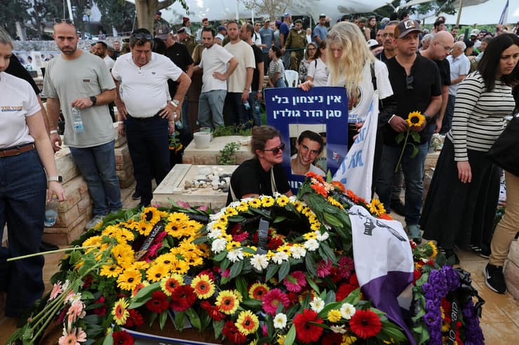 צילום: Abir Sultan/Pool via REUTERS הלוייתו של סגן הדר גולדין ז"ל