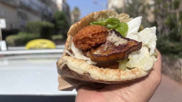 מנת פלאפל ב״ביתן האוכל״