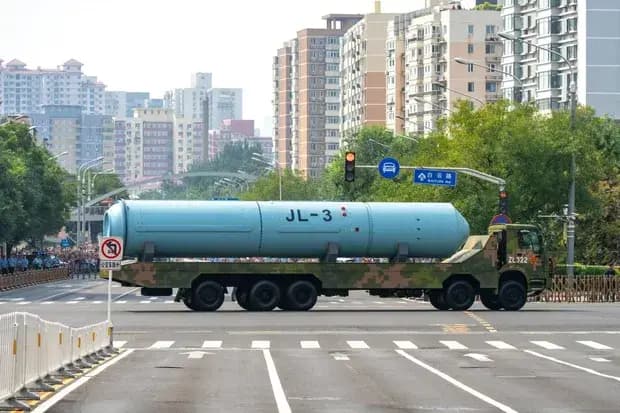 טיל JL-3 שלפי סין יכול לשאת ראש קרב גרעיני ומשוגר מצוללות. דגם אחר, JL-1, משוגר ממטוסים
