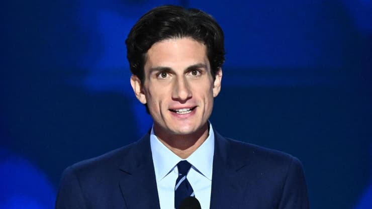 ארה"ב ג'ק שלוסברג נכדו של הנשיא ג'ון קנדי רץ ל קונגרס בית הנבחרים