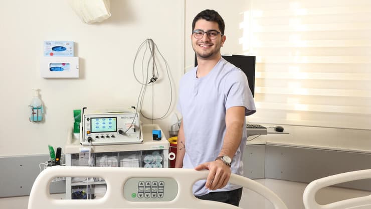 "עזבו אתכם מסטיגמה, לא רלוונטי". רואי דגן (צילום: דנה קופל) רואי דגן עבר טיפול בנזעי חשמל לדיכאון עמיד בבית החולים שלוותה