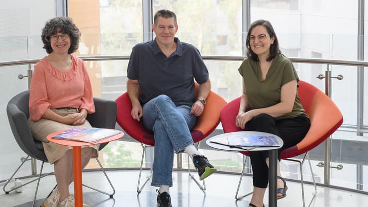 מימין: ד"ר אלינור גיגי, פרופ' רביד שטראוסמן וד"ר ננסי גברט