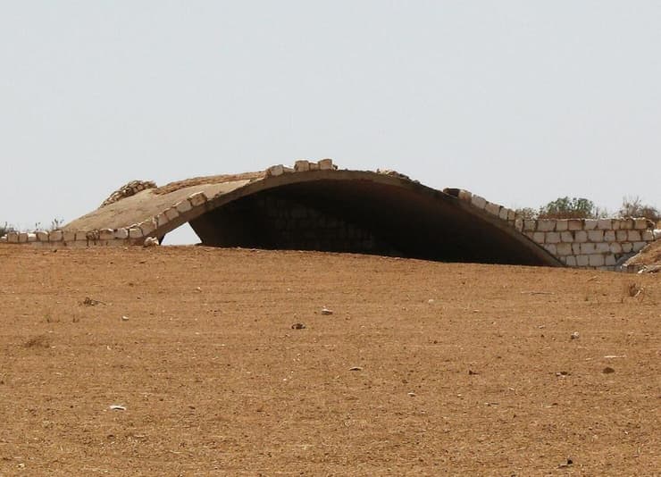 שרידי דיר תת-קרקעי בריטי בשדה תימן