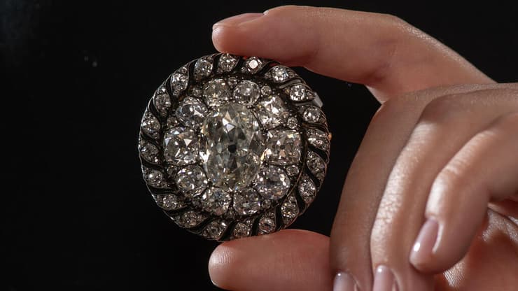 הסיכה של נפוליאון (צילום: Robert Hradil/Getty Images for Sotheby's) הסיכה של נפוליאון