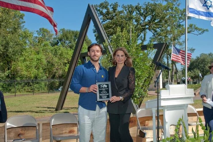 ורדה פילדס עם עומר שם טוב