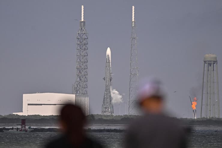 מחכים לשיגור בפלורידה