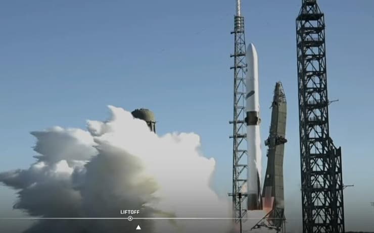 רגע השיגור (צילום: בלו אורייג'ן) רגע השיגור