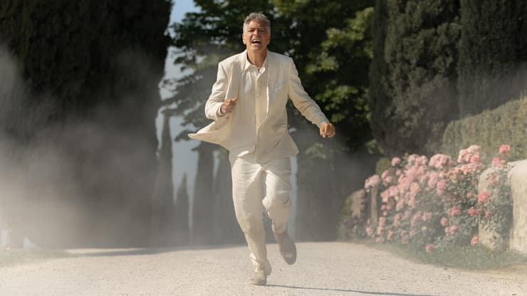 "לג'ורג' יש הילה מלאכית של כוכבי קולנוע". מתוך "ג'יי קלי" (צילום: באדיבות נטפליקס) ג'ורג' קלוני מתוך "ג'יי קלי"