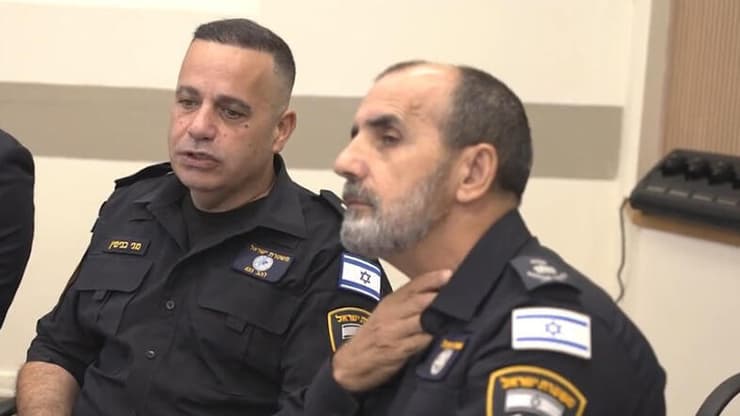 מני בנימין לצד המפכ"ל דני לוי