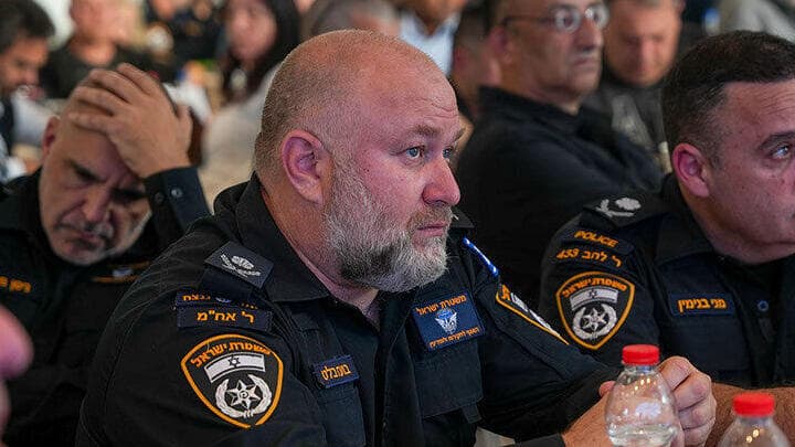 מני בנימין לצד בועז בלט