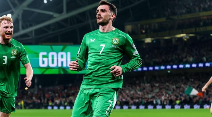 ליאם סקאלס חוגג