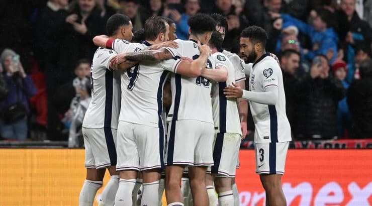 נבחרת אנגליה מאושרת