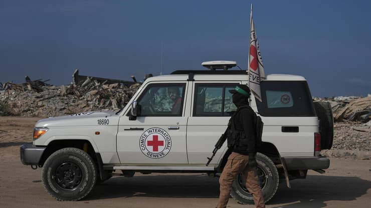 חמאס והצלב האדום פועלים לאיתור חטופים חללים במזרח העיר עזה