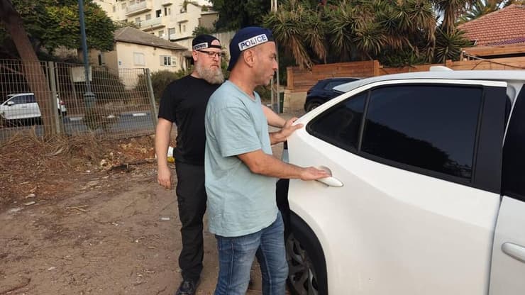 מחלקת הנוער במשטרה עוצרת קטינים החשודים בתקיפת התלמיד בבית ספר בהרצליה