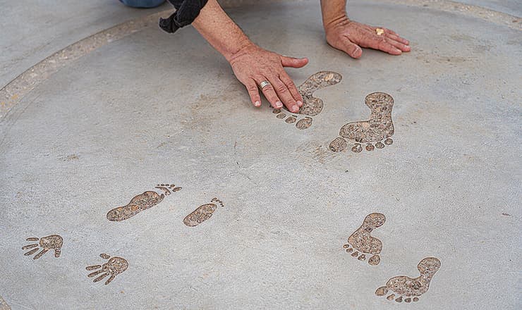 עקבות הביבסים במרכז האנדרטה